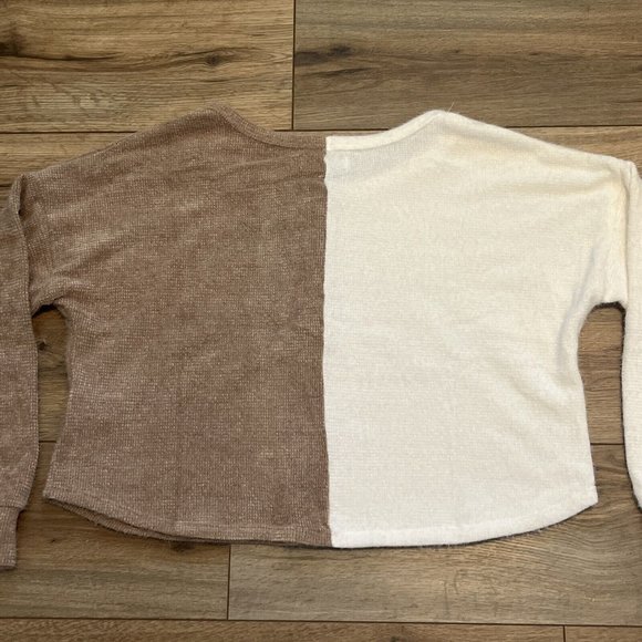 Women's Hollister Henley Sweater SZ Medium Color Block Tan White Soft Fuzzy - Picture 11 of 11